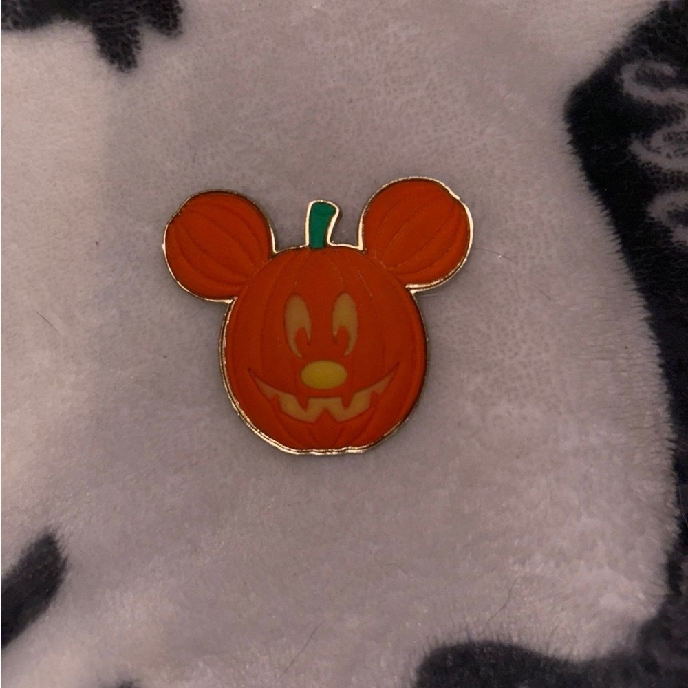 Pumpkin Mickey pin